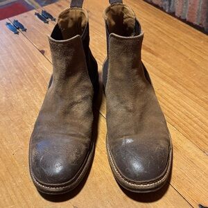 Doucal’s Chelsea boot tan suede size 10.